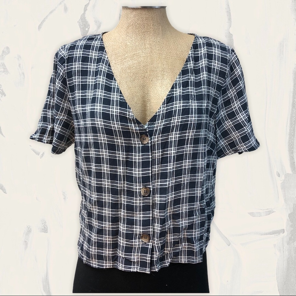 H&M DIVIDED navy blue v-neck crop top